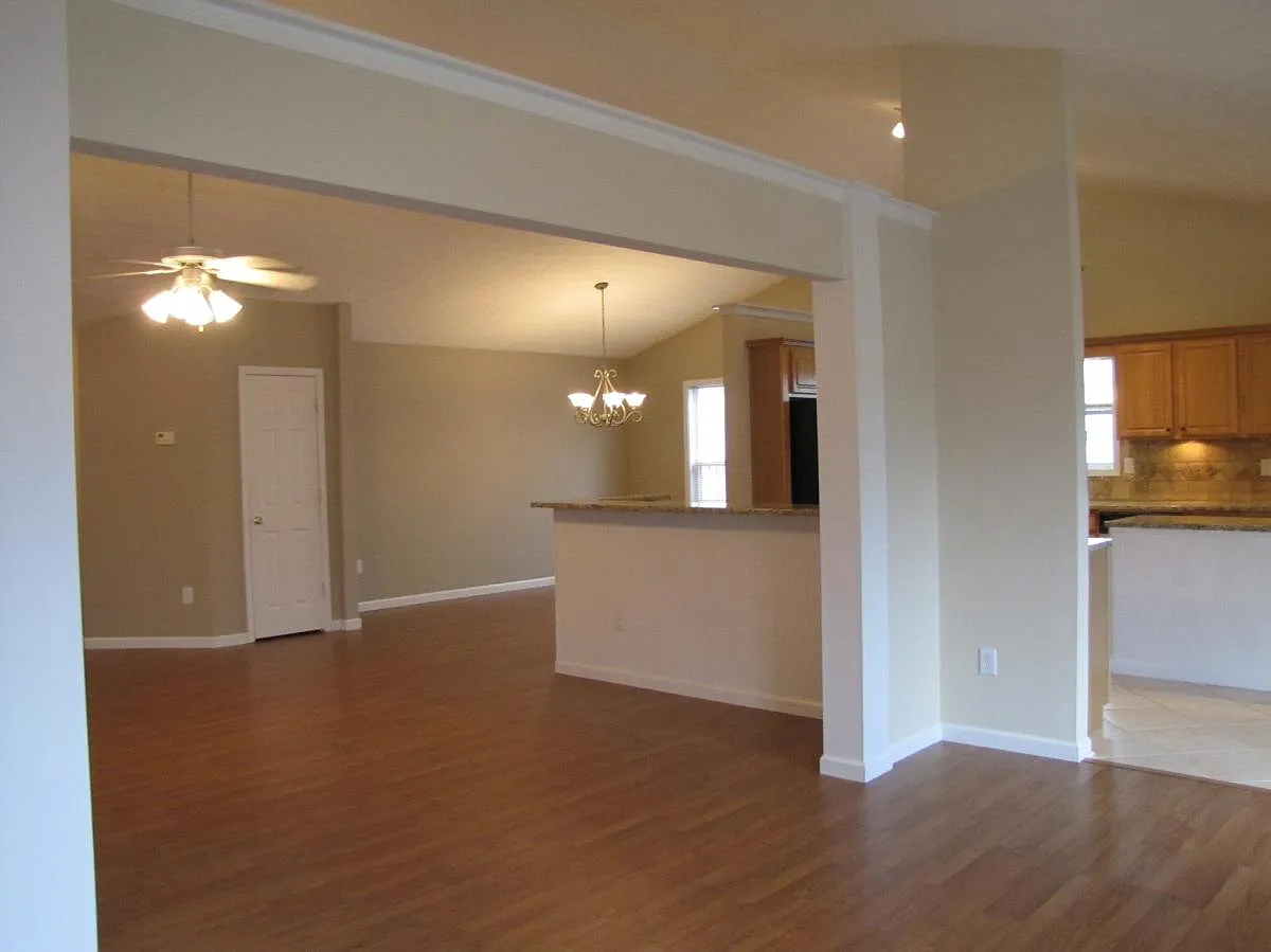 3350 Vernon Commons NW — Photo 2