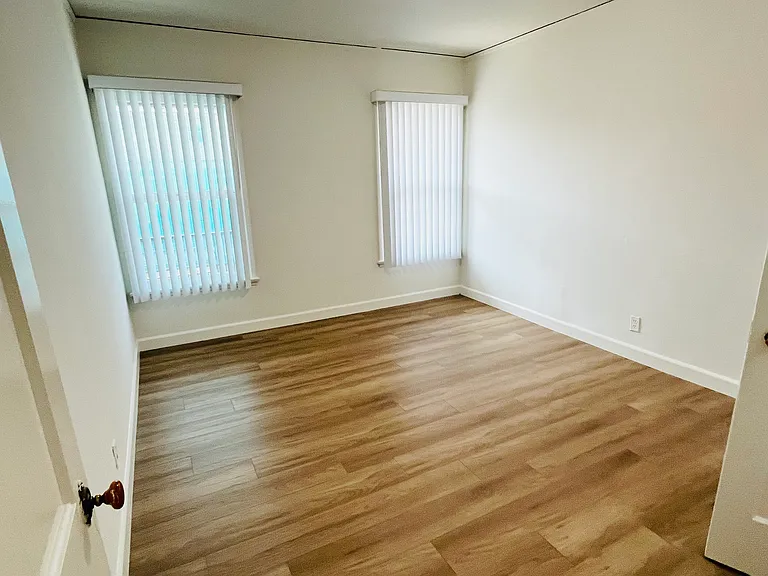 1110 Menlo Ave #1108-1/4 — Photo 9