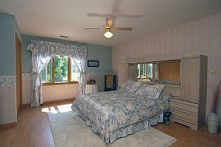 2nd image of 921 Glen Oak Dr