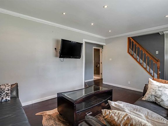 4th image of 853 Planders Ave