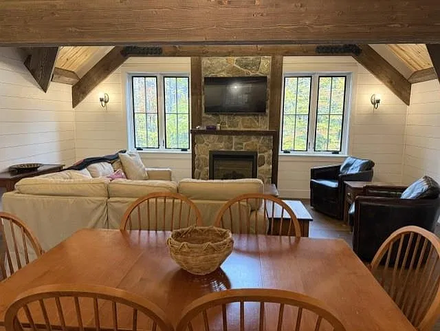 2 bed, 1395 sqft, $3,800 — Photo 3