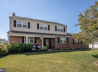 665 Barclay Ln, Broomall, PA 19008