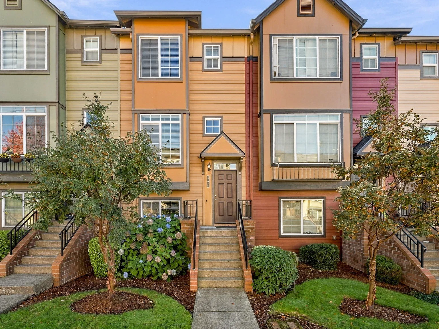 3 bed, 2.5 bath, 1426 sqft, $2,350 — Photo 1
