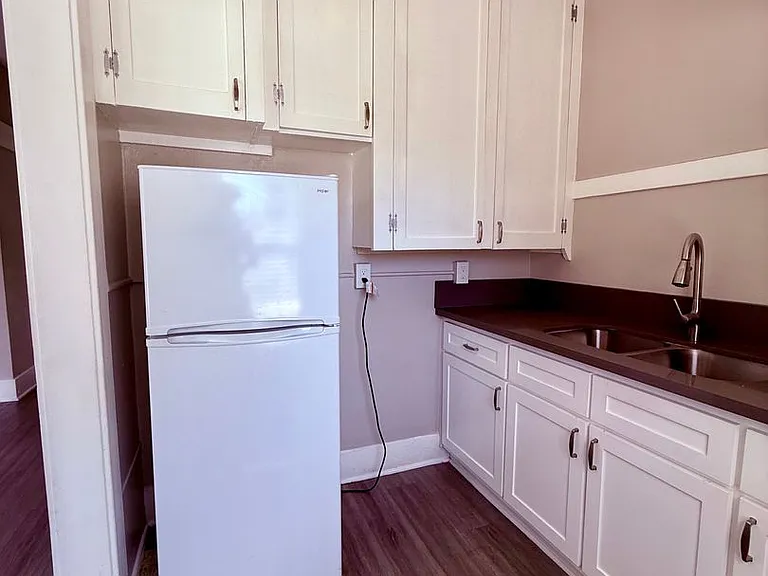 406 Linden Ave — Photo 4