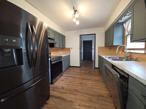 4th image of 922 S Spruce Street