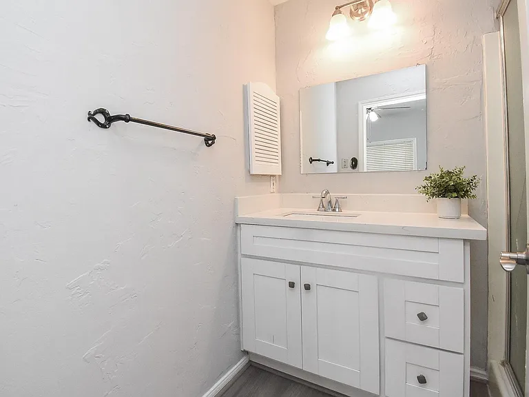 201 Vanderpool Ln #113 — Photo 32