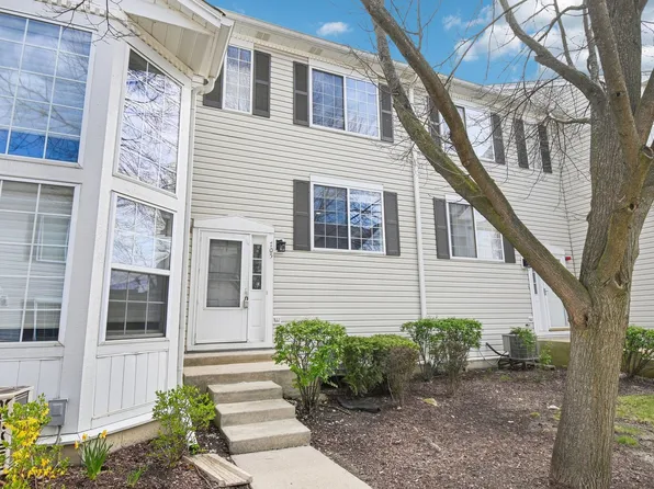 705 Hidden Creek Ln, North Aurora, IL 60542