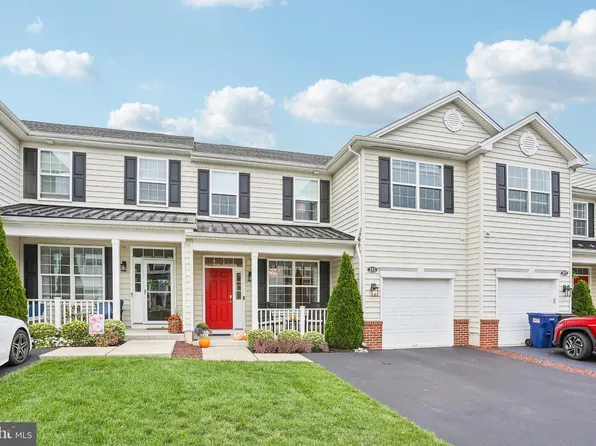 215 Parish Rd, Fallsington, PA 19054