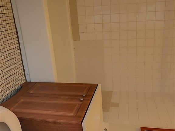 5th image of 240 Sip Ave #4E