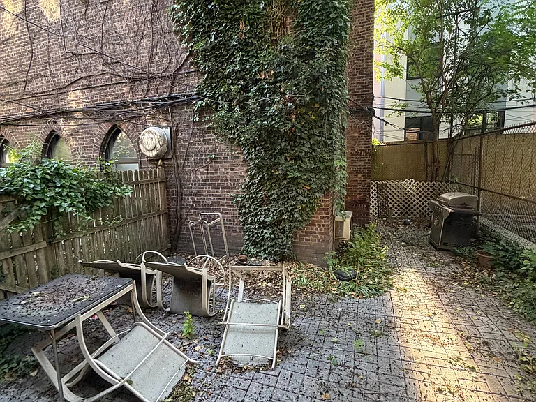 710 Hudson St #G — Photo 12