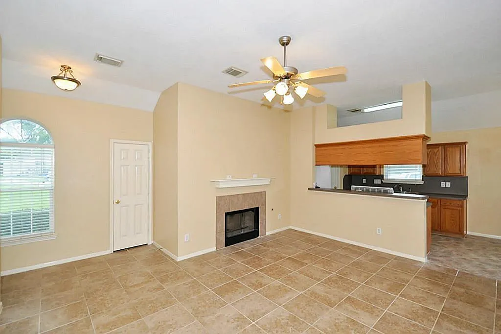 3 bed, 2.0 bath, 1162 sqft, $1,750 — Photo 4