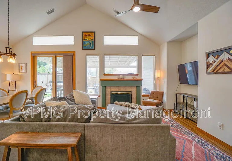 1204 NE 89th Ave — Photo 13