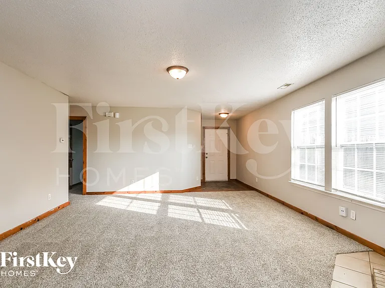 2312 Westmere Dr — Photo 4