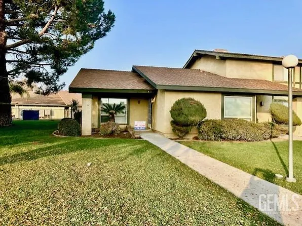 800 Lexington St APT 8, Delano, CA 93215