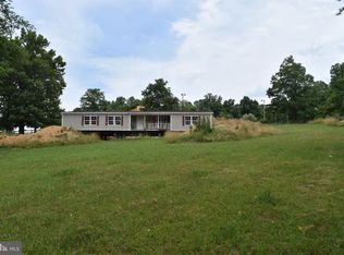 101 Barbeque Dr, Berkeley Springs, WV 25411