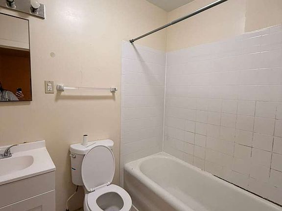 3rd image of 1499 Ella T Grasso Blvd #5