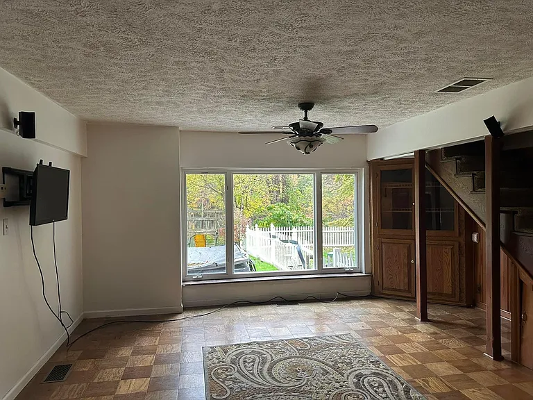 385 Riverside Dr — Photo 30