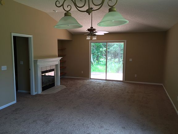 4th image of 924 Lake Sanford Ct