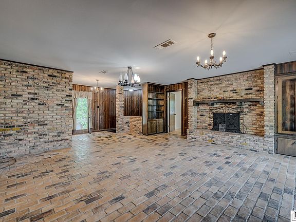 3rd image of 106 Parkdale Dr
