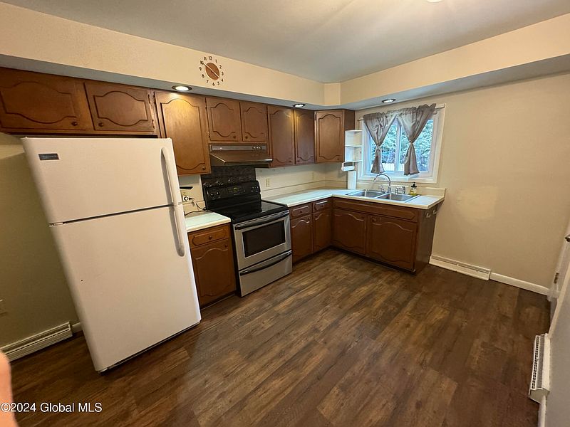 5th image of 35 Sanford Street