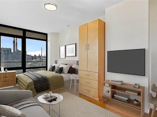 34-46 Vernon Boulevard image 3 of 18