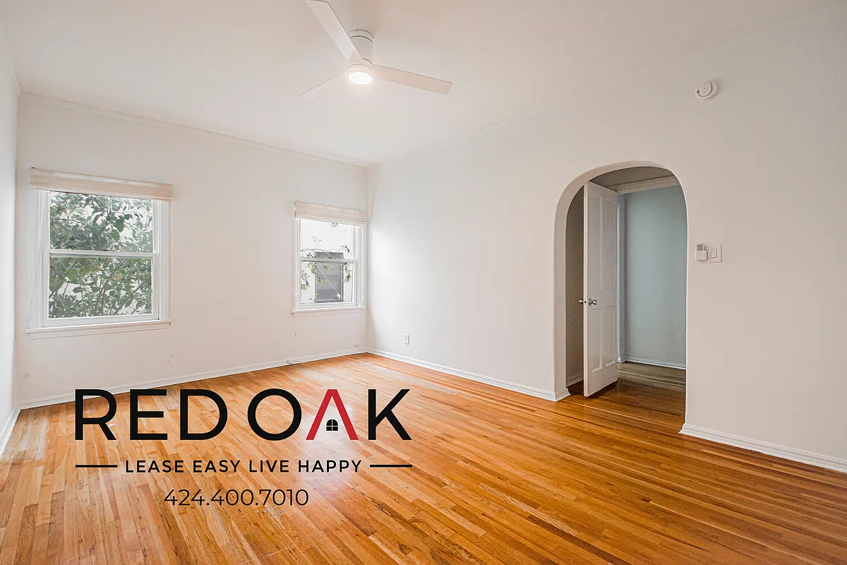 Building Photo - 366 N Gardner St #366