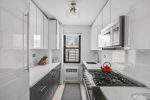 Sold by Keller Williams NYC | media 8