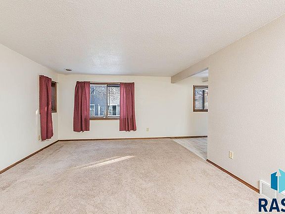 5th image of 4608-4610 S Louise Ave