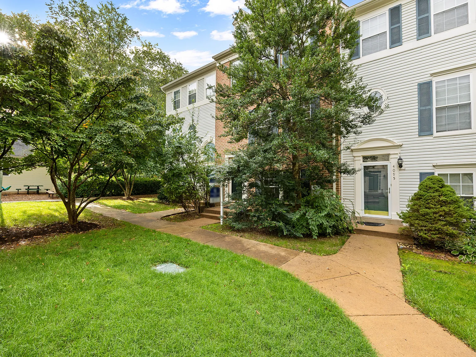 3 bed, 2.5 bath, 1764 sqft, $3,300 — Photo 3