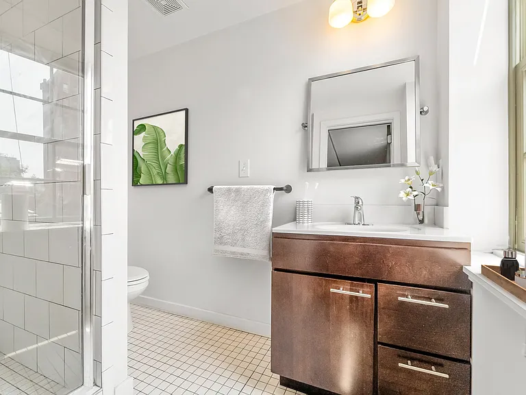 Upstairs Private Bath