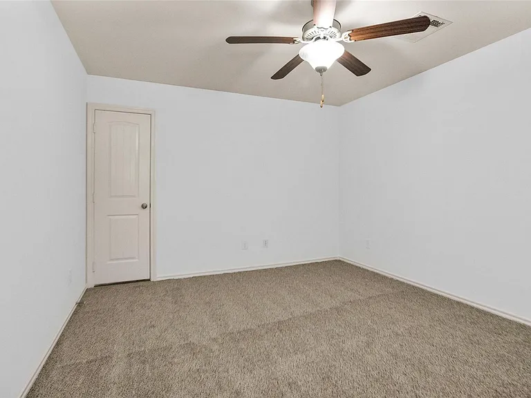 2730 Donellan Dr — Photo 22