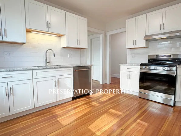 611 Washington St #1, Newton, MA 02458