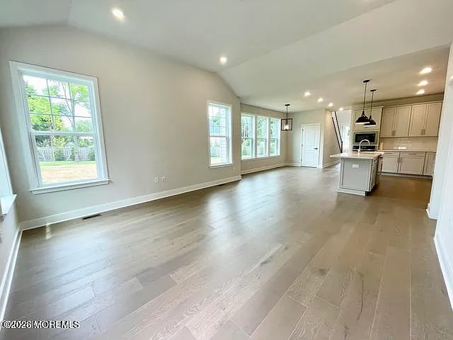 1 Beach Ct — Photo 3