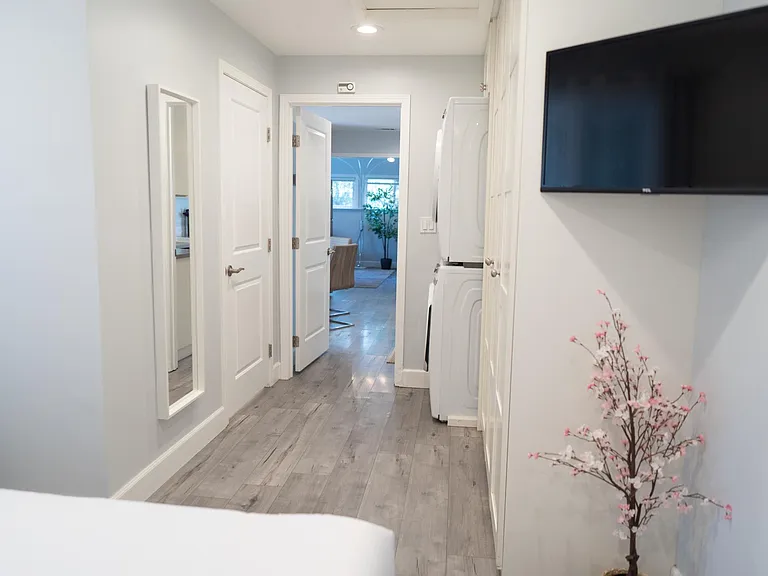 1058 Allen Ave — Photo 33