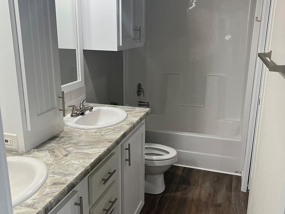 Double vanity restroom with a shower/tub combination Excellent storage space