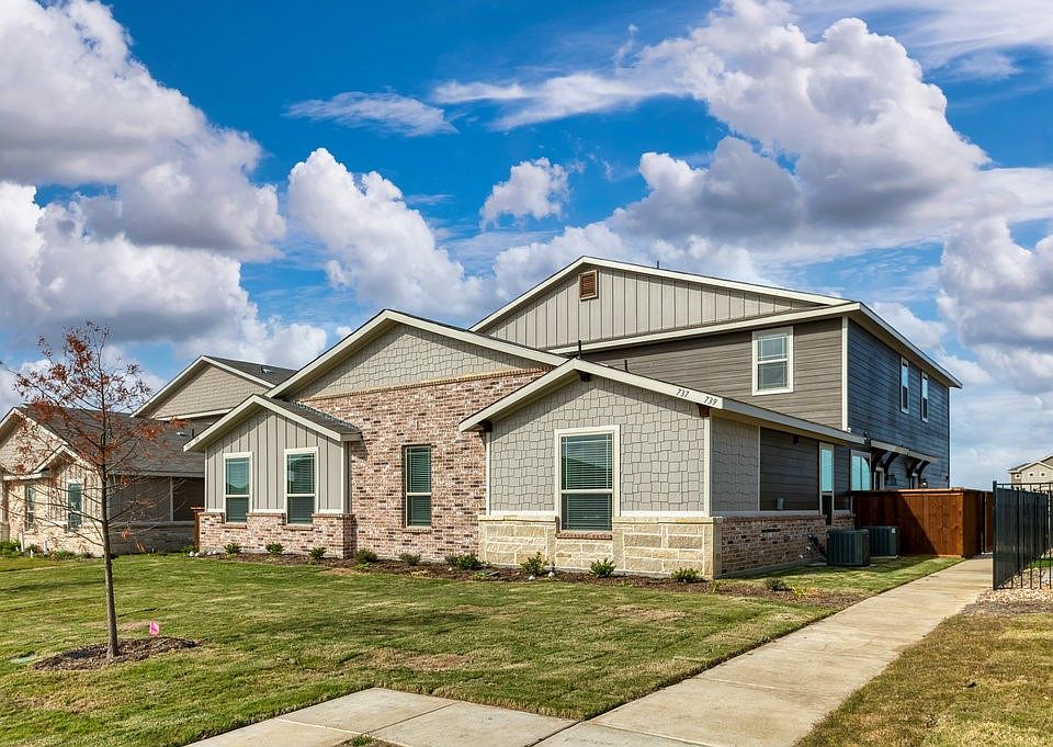 1st image of 657-659 661 663 Wheatfield Dr