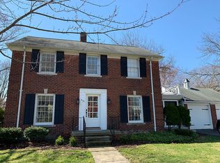 433 Bournemouth Rd, Grosse Pointe Farms, MI 48236