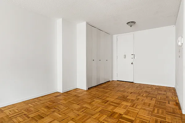 Rented by Compass | media 9