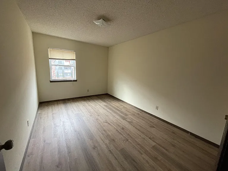 409 S Hester St #F — Photo 5
