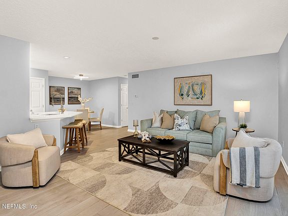 5th image of 13715 RICHMOND PARK Drive N #702