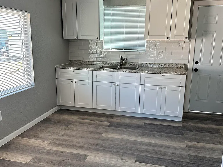 1009 S Lea Ave — Photo 13