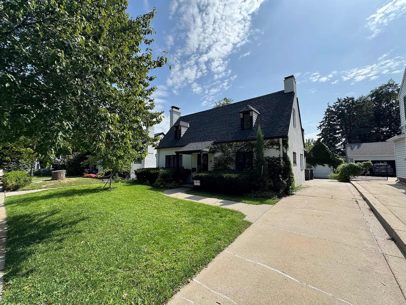 3 bed, 2239 sqft, $2,950 — Photo 2