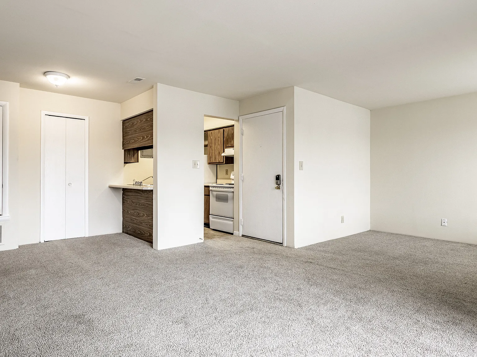 Scarborough Lake Apartments — Photo 4