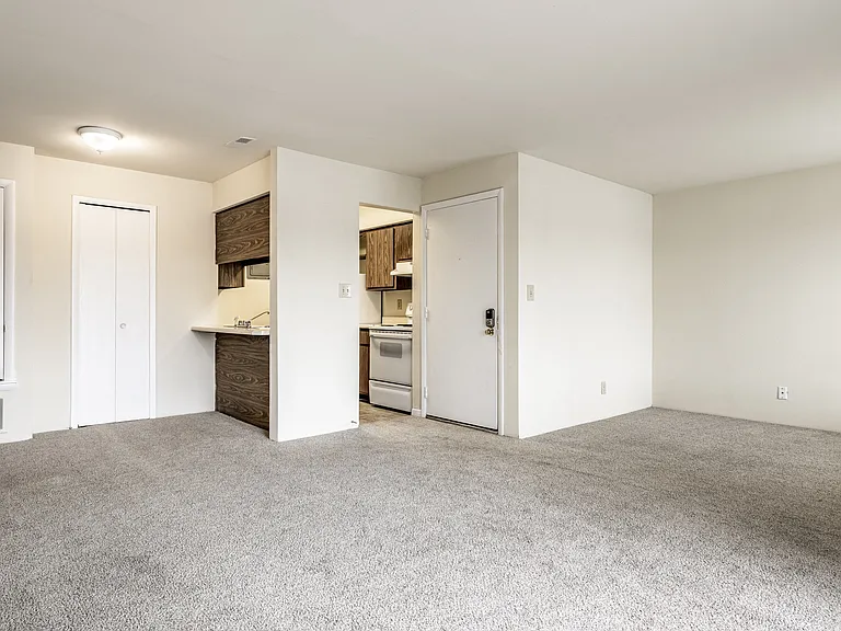Scarborough Lake Apartments — Photo 4