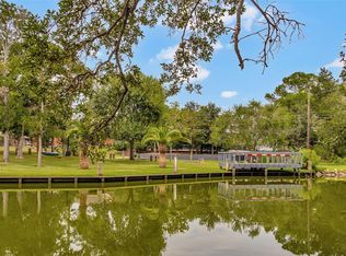 107 Bayou Glen St, Hitchcock, TX 77563