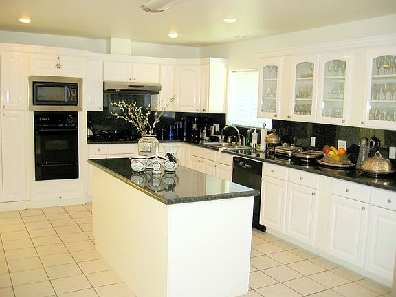 5th image of 18841 Pasadero Dr