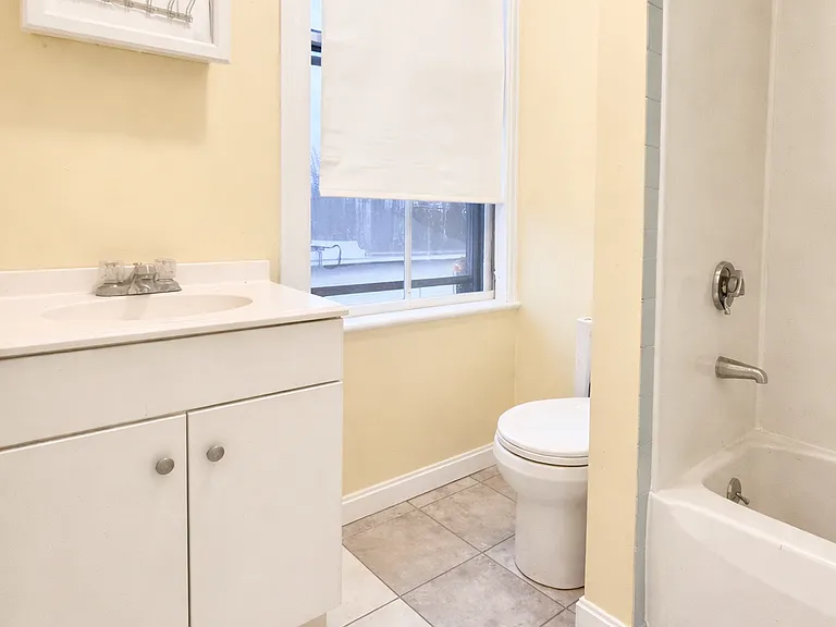 1130B Washington St — Photo 13