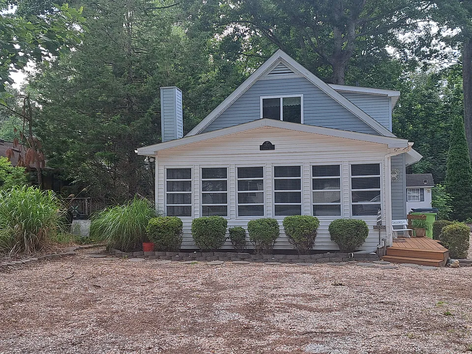 23020 Linden Dr