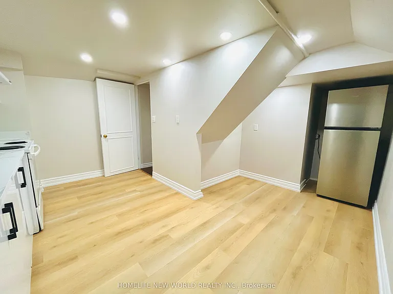 298 Empress Ave #BASEMENT — Photo 6