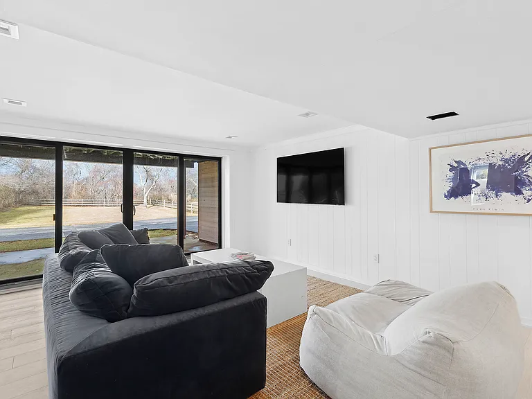 148 S Fairview Ave — Photo 13